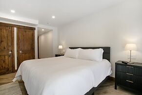 103 Fallridge Miniums 3 Bedroom Condo by RedAwning