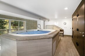 103 Fallridge Miniums 3 Bedroom Condo by RedAwning