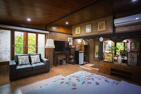 Cattani's Riverside Home