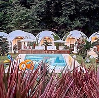 Igloo Beach Lodge
