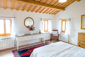Home set in Olive Grove With Stunning Views