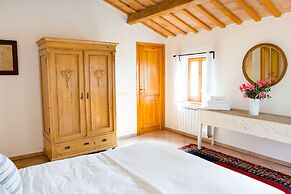 Home set in Olive Grove With Stunning Views