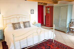Home set in Olive Grove With Stunning Views