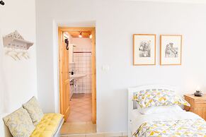 Home set in Olive Grove With Stunning Views