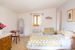 Home set in Olive Grove With Stunning Views