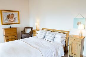 Home set in Olive Grove With Stunning Views