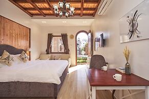 Little Colmar - Homestay & Pottery Studio