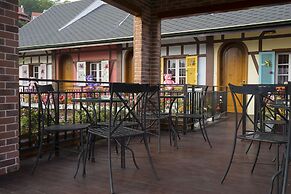 Little Colmar - Homestay & Pottery Studio