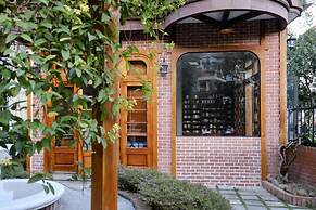 Little Colmar - Homestay & Pottery Studio