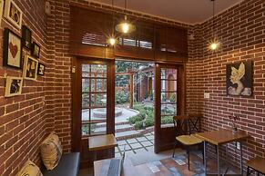 Little Colmar - Homestay & Pottery Studio