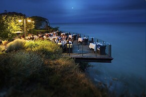 Stunning Beach Apart-sleeps 5! Pool & Sea Views!