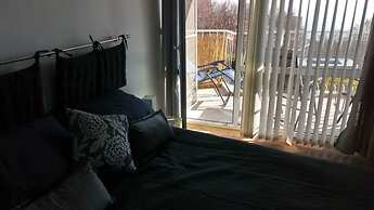 Stunning Beach Apart-sleeps 5! Pool & Sea Views!