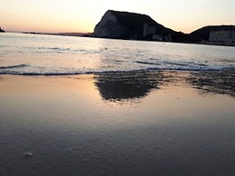 Stunning Beach Apart-sleeps 5! Pool & Sea Views!