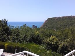 Stunning Beach Apart-sleeps 5! Pool & Sea Views!
