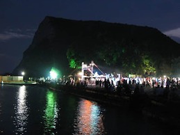 Stunning Beach Apart-sleeps 5! Pool & Sea Views!