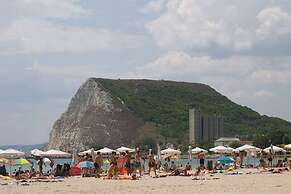 Stunning Beach Apart-sleeps 5! Pool & Sea Views!