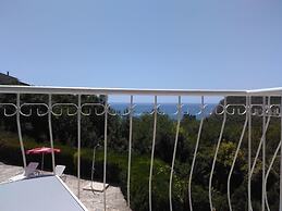 Stunning Beach Apart-sleeps 5! Pool & Sea Views!