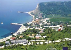 Stunning Beach Apart-sleeps 5! Pool & Sea Views!