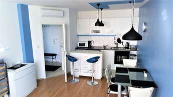 Stunning Beach Apart-sleeps 5! Pool & Sea Views!