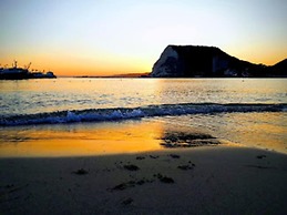 Stunning Beach Apart-sleeps 5! Pool & Sea Views!