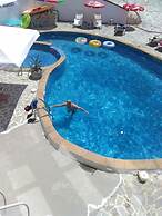 Stunning Beach Apart-sleeps 5! Pool & Sea Views!