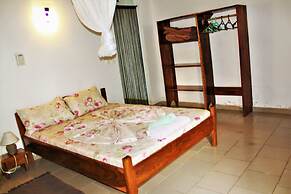 Jerreh Camp Lodge