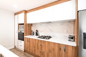 Brand New 5BR home with view of the sea