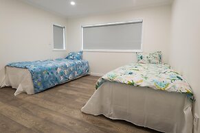 Brand New 5BR home with view of the sea