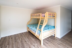 Brand New 5BR home with view of the sea