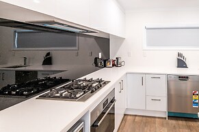 Brand New 5BR home with view of the sea