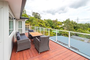 Brand New 5BR home with view of the sea