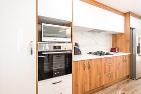 Brand New 5BR home with view of the sea