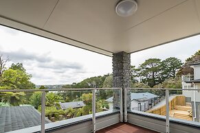 Brand New 5BR home with view of the sea