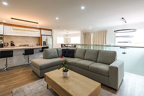 Brand New 5BR home with view of the sea