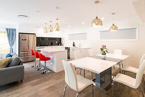 Brand New 5BR home with view of the sea