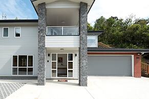 Brand New 5BR home with view of the sea