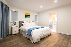 Brand New 5BR home with view of the sea