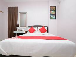 OYO 89877 Sun Triang Hotel