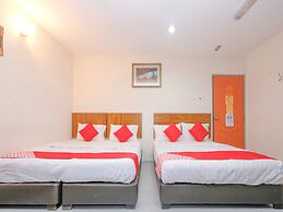 OYO 89877 Sun Triang Hotel