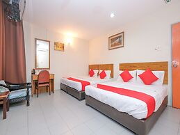 OYO 89877 Sun Triang Hotel