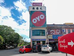 OYO 89877 Sun Triang Hotel