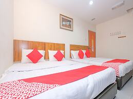 OYO 89877 Sun Triang Hotel