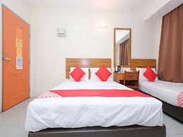 OYO 89877 Sun Triang Hotel