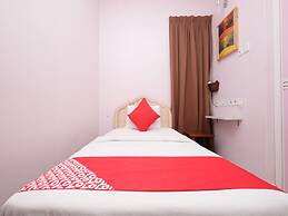 OYO 89877 Sun Triang Hotel