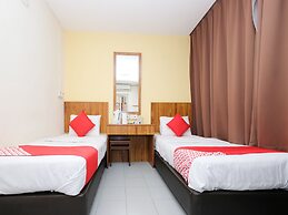 OYO 89877 Sun Triang Hotel