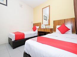 OYO 89877 Sun Triang Hotel