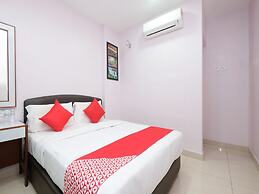 OYO 89877 Sun Triang Hotel