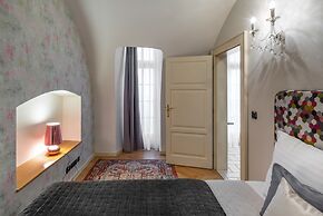 Chateau 9 Apartments by Adrez Living