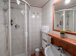 Chateau 9 Apartments by Adrez Living