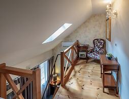 Chateau 9 Apartments by Adrez Living